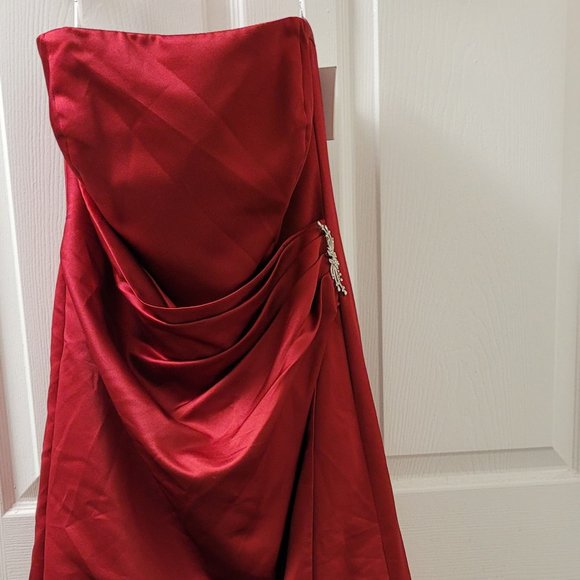 Red formal dress - Picture 2 of 2